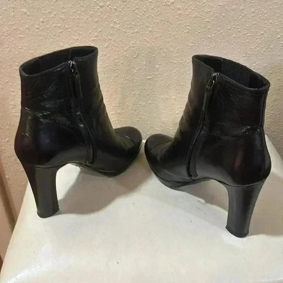 Prada ankle boots size 37. Size 6.5 - Picture 4 of 9